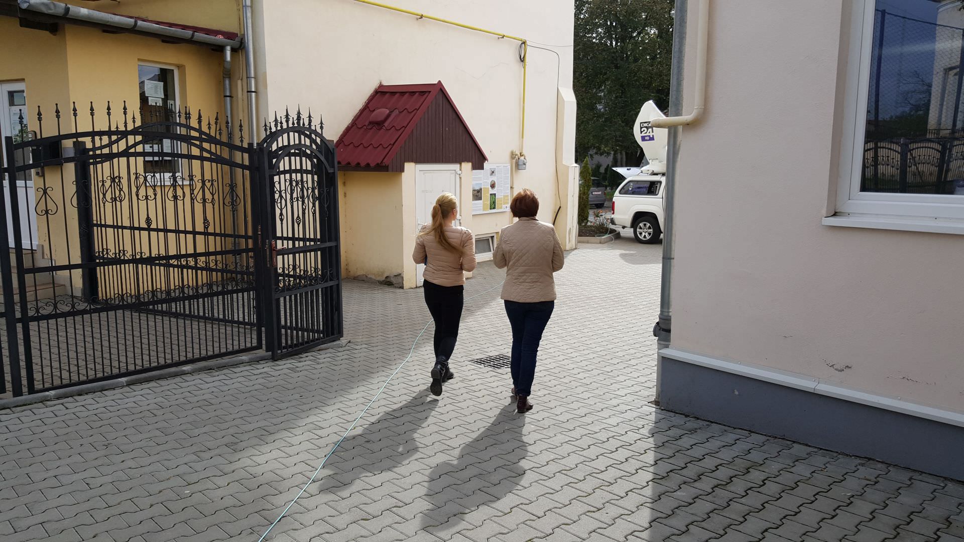 video foto percheziții dna la șelimbăr și notari din sibiu. primarul măricuța și patru notari acuzați de fraude de peste 114 milioane euro!