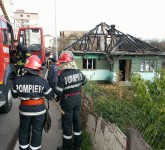 foto incendiu pe vasile milea. a luat foc o casă ce a mai ars odată!