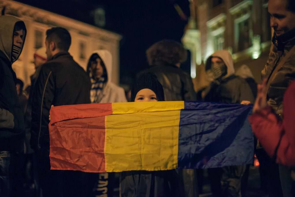 video foto peste 5.000 de oameni protestează împotriva legii grațierii la sibiu. imagini live