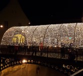 VIDEO şi FOTO – Sibiul e parcă mai frumos ca oricând. Magie în Târgul de Crăciun din Piața Mare!