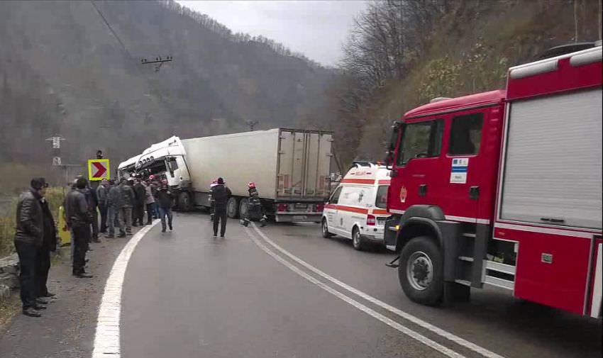 accident pe dn7 la intrarea pe valea oltului. o persoană încarcerată