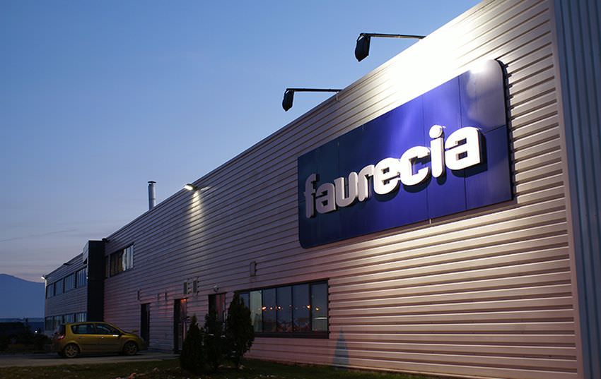 faurecia face angajări pentru fabrica de la tălmaciu. câți oameni caută!