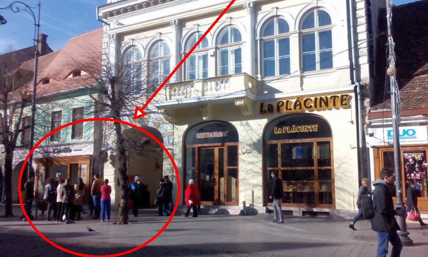 foto – protest spontant pe centru. angajații restaurantului ”la plăcinte” au ieșit în stradă!