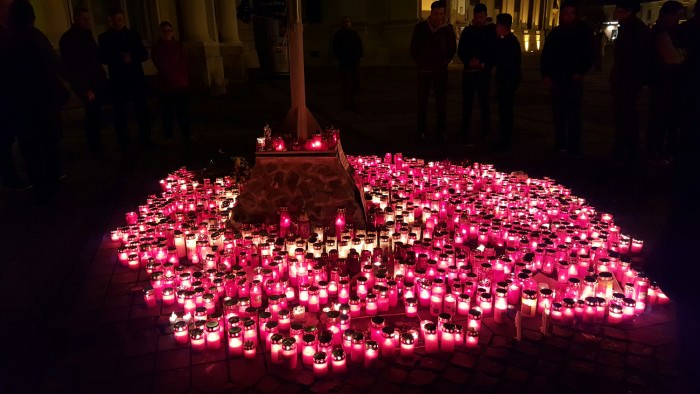 video si foto – marșul solidarității la sibiu. sibienii au ieşit în stradă memoria victimelor din colectiv