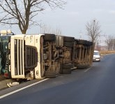 VIDEO FOTO TIR răsturnat pe DN1 în apropiere de Veştem. Care au fost cauzele