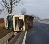 VIDEO FOTO TIR răsturnat pe DN1 în apropiere de Veştem. Care au fost cauzele