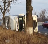 VIDEO FOTO TIR răsturnat pe DN1 în apropiere de Veştem. Care au fost cauzele