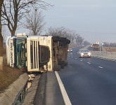 VIDEO FOTO TIR răsturnat pe DN1 în apropiere de Veştem. Care au fost cauzele