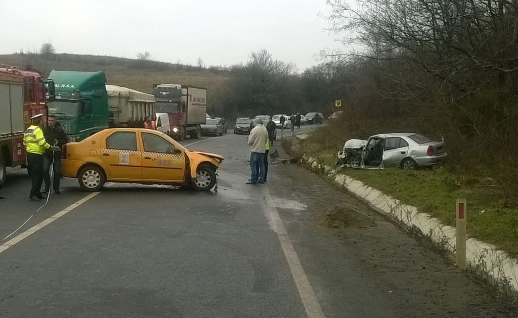 update foto - accident grav pe dn 14 între şura mare şi slimnic. coliziune între două maşini!