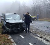 FOTO VIDEO Accident cumplit între Sibiu și Rășinari. Un șofer beat a intrat pe contrasens și s-a tamponat frontal cu o altă mașină