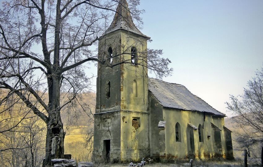 video foto – povestea unui sat părăsit din județul sibiu. locul în care nu mai locuiește nimeni! documentar emoționant!