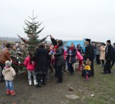 VIDEO FOTO – BUCURIE dăruită în prag de Sărbători pentru zeci de copii și familii nevoiașe din Sibiu. Ne-au răsplătit cu ZÂMBETE DE FERICIRE!