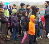 VIDEO FOTO – BUCURIE dăruită în prag de Sărbători pentru zeci de copii și familii nevoiașe din Sibiu. Ne-au răsplătit cu ZÂMBETE DE FERICIRE!