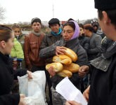 VIDEO FOTO – BUCURIE dăruită în prag de Sărbători pentru zeci de copii și familii nevoiașe din Sibiu. Ne-au răsplătit cu ZÂMBETE DE FERICIRE!