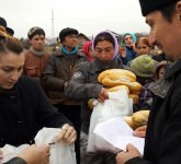 VIDEO FOTO – BUCURIE dăruită în prag de Sărbători pentru zeci de copii și familii nevoiașe din Sibiu. Ne-au răsplătit cu ZÂMBETE DE FERICIRE!