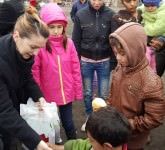 VIDEO FOTO – BUCURIE dăruită în prag de Sărbători pentru zeci de copii și familii nevoiașe din Sibiu. Ne-au răsplătit cu ZÂMBETE DE FERICIRE!