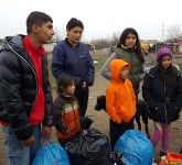 VIDEO FOTO – BUCURIE dăruită în prag de Sărbători pentru zeci de copii și familii nevoiașe din Sibiu. Ne-au răsplătit cu ZÂMBETE DE FERICIRE!