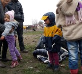 VIDEO FOTO – BUCURIE dăruită în prag de Sărbători pentru zeci de copii și familii nevoiașe din Sibiu. Ne-au răsplătit cu ZÂMBETE DE FERICIRE!