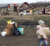 VIDEO FOTO – BUCURIE dăruită în prag de Sărbători pentru zeci de copii și familii nevoiașe din Sibiu. Ne-au răsplătit cu ZÂMBETE DE FERICIRE!