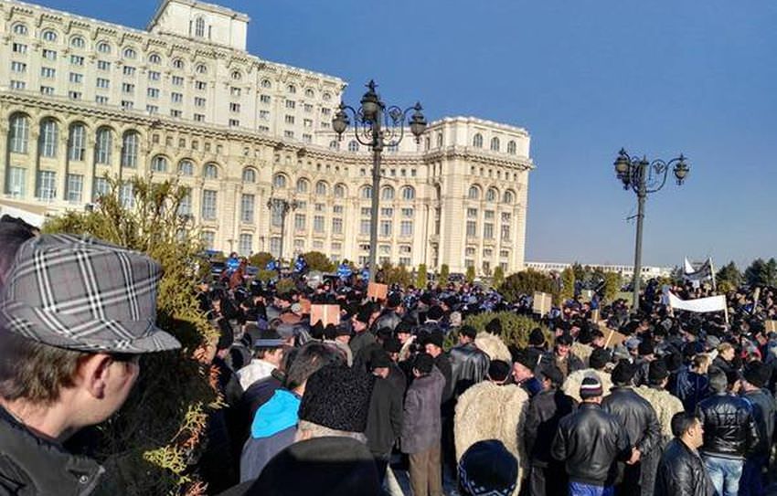 video – foto peste 2500 de ciobani protestează în bucurești. câteva sute sunt din sibiu. incindente cu jandarmii!