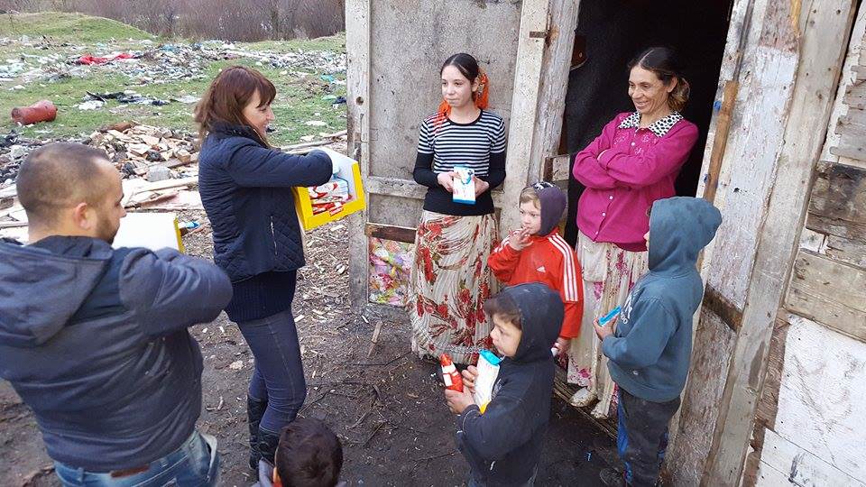 video foto – sibieni cu inimă mare: au adus bucurie copiilor care nu credeau că moș crăciun vine și la ei (imagini emoționante)