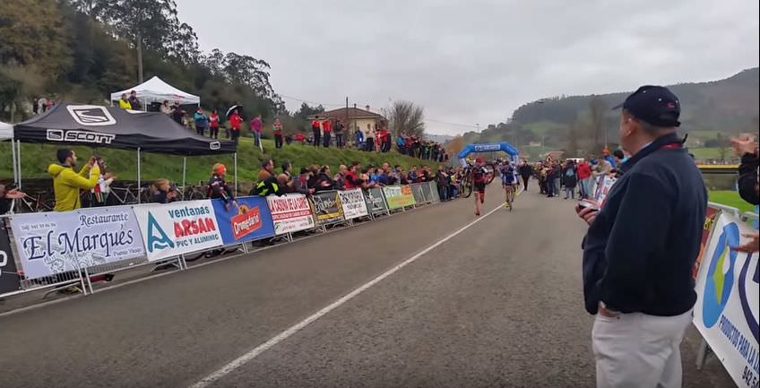 gest surprinzător la un concurs de ciclocross din spania video viral