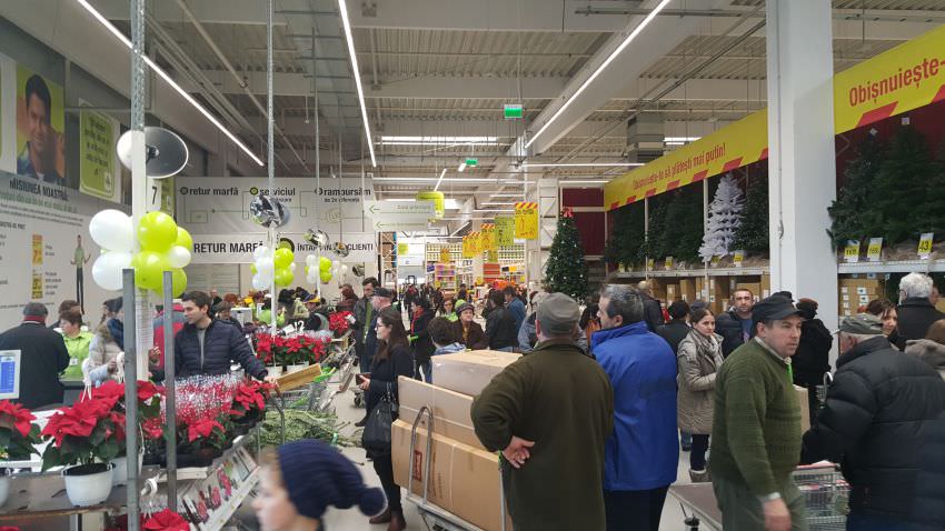 video foto - leroy merlin a deschis magazinul din sibiu. s-a dat cafea din partea casei. ce găsești ”la ofertă”!