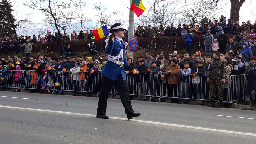 fără paradă militară de 1 decembrie la sibiu - prefectul evită să dea explicații și ne trimite să vedem defilări la sadu și mediaș