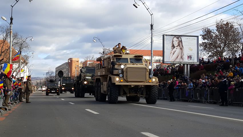 video foto peste 20.000 de oameni la super parada militară de 1 decembrie de la sibiu. momente emoționante!