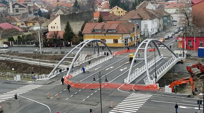 video foto s-a deschis noul pod peste cibin. deocamdată doar pietonal!