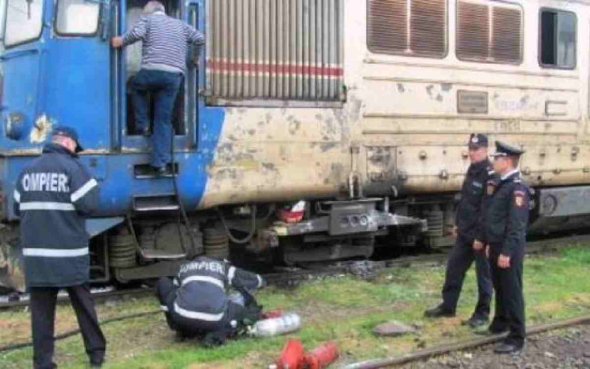 alerta - o locomotiva a luat foc în halta aciliu