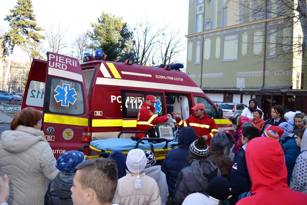 cadouri și bucurie în suflet pentru copiii de la școala specială 2 din sibiu