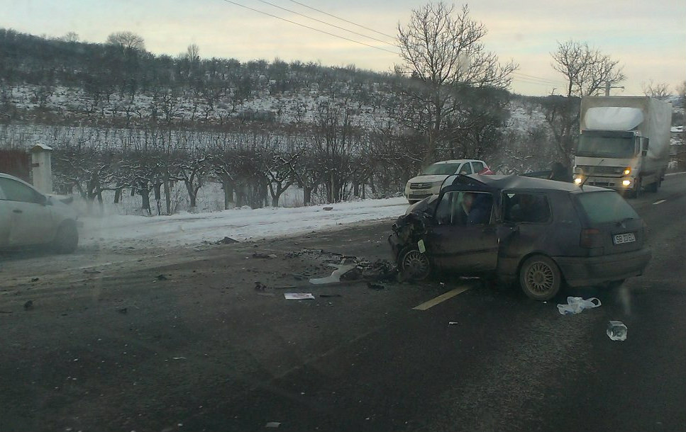 update foto - accident grav pe dn14. patru persoane ranite din care una incarcerata!