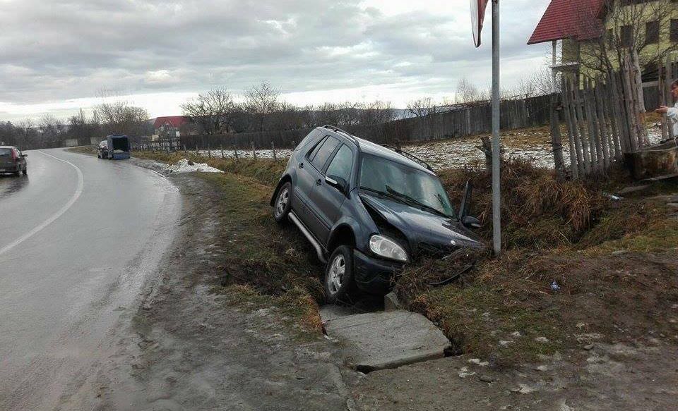 update foto - accident la intrarea în gura râului dinspre orlat. o persoană rănită!