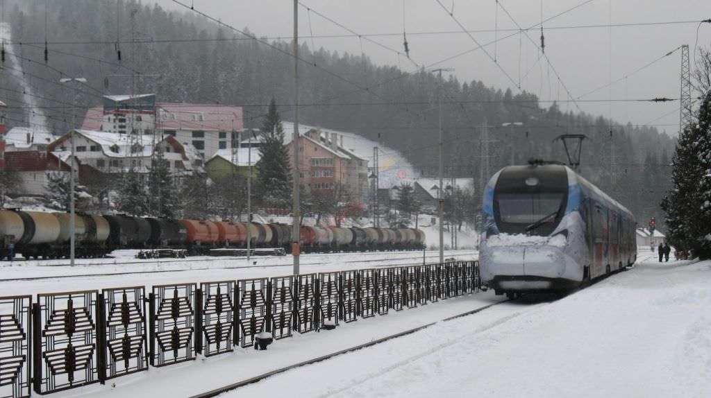 cum circulă autobuzele și trenurile spre și dinspre sibiu de crăciun. zborurile disponibile de pe aeroport