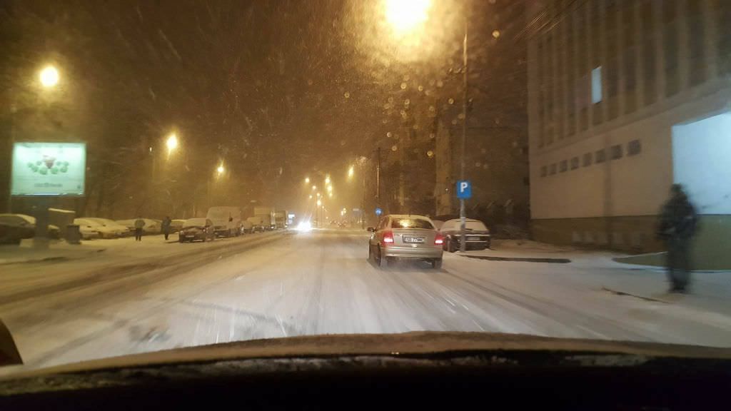 video foto ninge din nou la sibiu. cum se circulă prin oraș și cum va fi vremea!