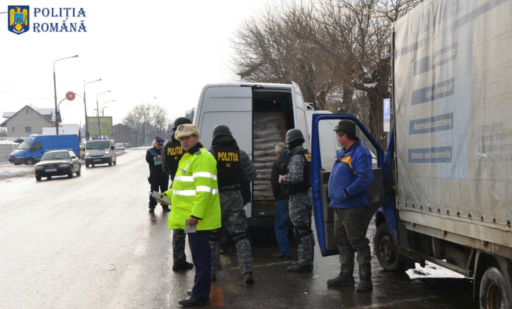 foto – razii la microbuze și mașinile de marfă din sibiu. sute de autoturisme controlate! s-au dar amenzi!