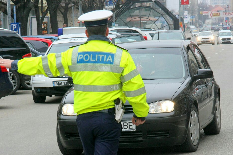 tupeu pe un sibian de 56 de ani. le-a prezentat politistilor un permis de conducere fals!