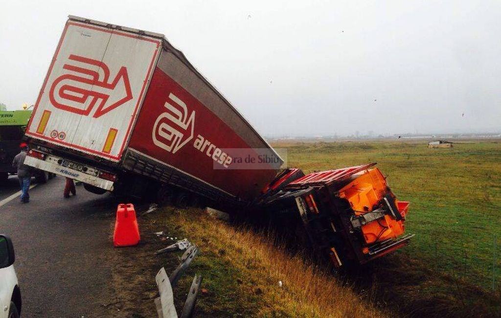 alerta - tir rasturnat pe autostrada sibiu - orastie intre saliste si intrarea dispre ocna