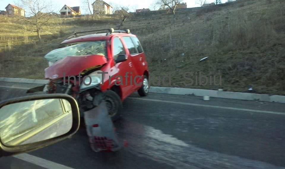 UPDATE FOTO: Accident la intrarea în Șura Mare pe DN14. Cel puțin o persoană a fost rănită!