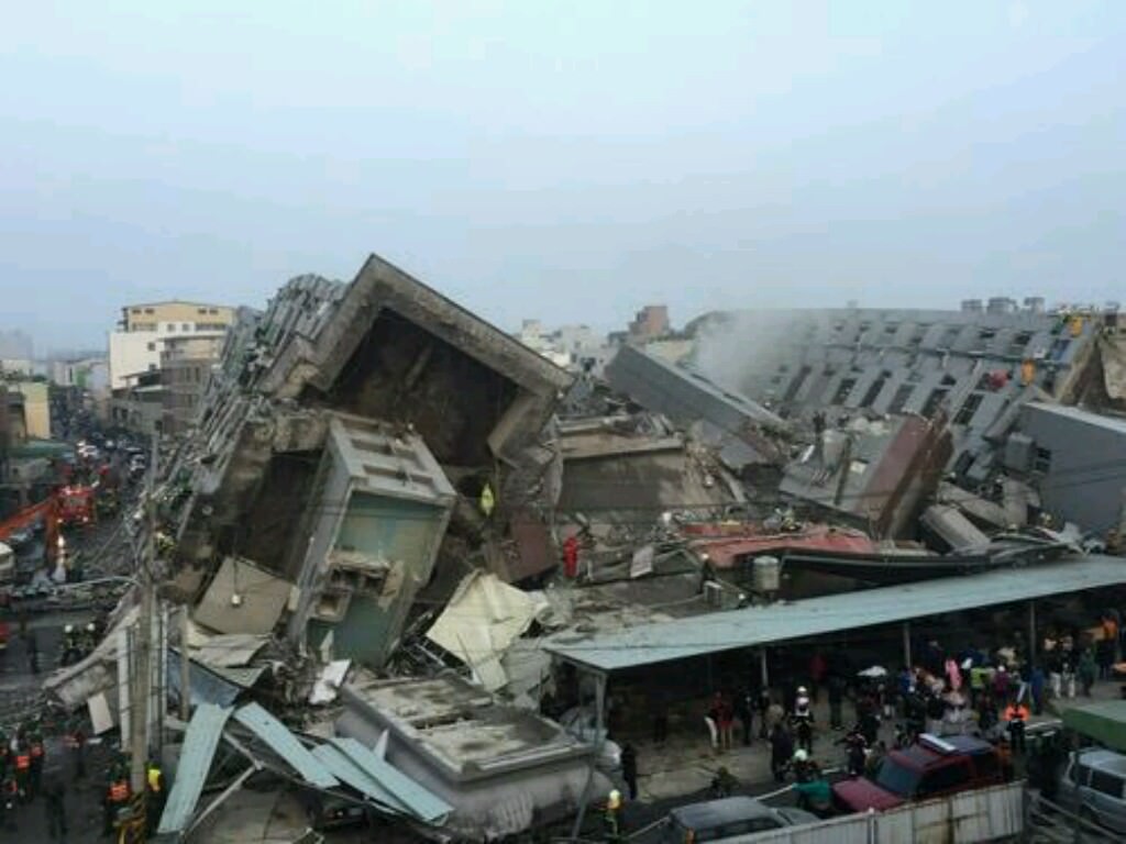 video foto cutremur de 6,4 grade în taiwan. zeci de clădiri s-au prăbuşit!