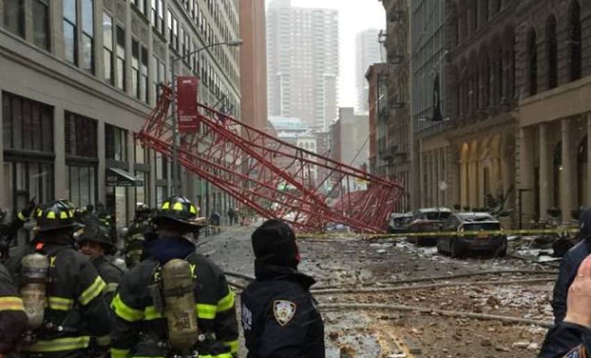 video – foto o macara s-a prăbușit în manhattan. un om a murit iar alți 15 au fost răniți!