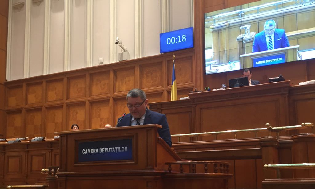 deputatul mircea cazan a cerut în plenul parlamentului româniei, demisia lui cindrea