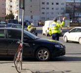 accident la cireșica: un biciclist a fost lovit de un logan - trafic ingreunat - video-foto