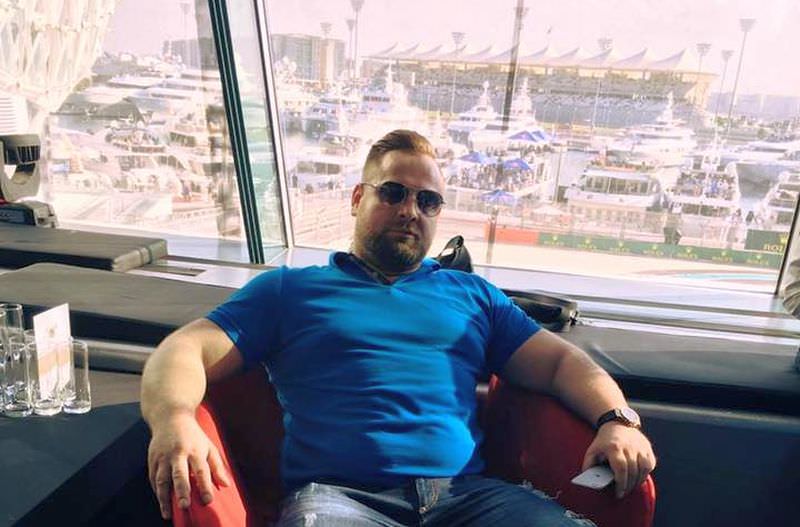 video – foto adrian tîmplaru și-a dus prietenii la formula 1 în abu dhabi. i-a plimbat și cu yachtul la dubai!