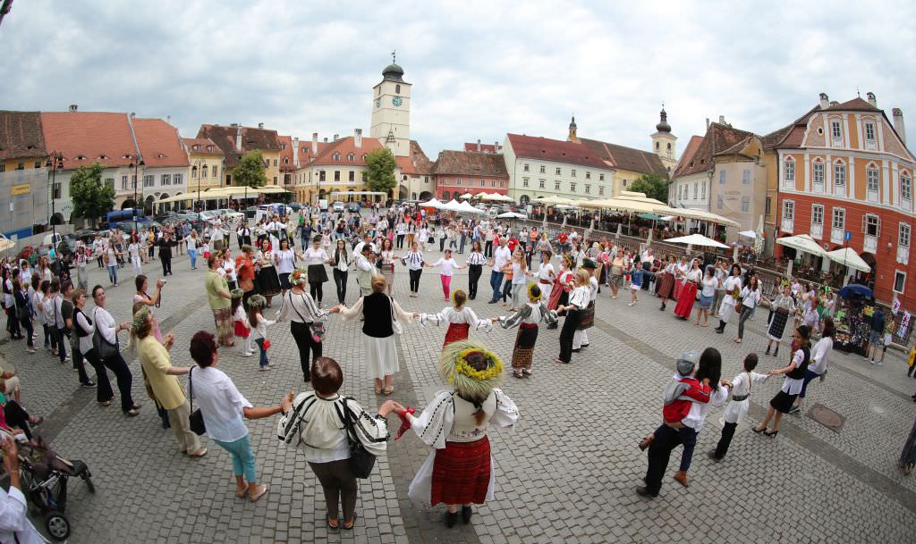 foto - cultura a avansat la gradul de prioritate în finanțările consiliului județean sibiu. anul 2015, unul de invidiat!