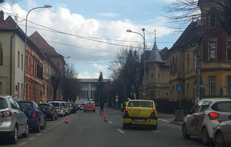 foto - accident pe banatului. o motocicletă a lovit un autoturism!