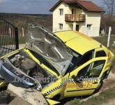 foto – accident grav în dealul dăii. două persoane rănite din cauza unui taximetrist băut de la 942!