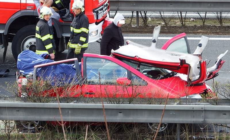 video foto patru români morți și alți trei grav răniți într-un accident înfiorător petrecut pe o autostradă în cehia