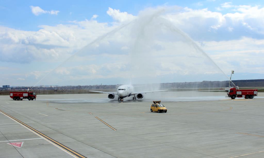 foto - inaugurarea unei noi destinații aeriene de la sibiu. zbor de două ori pe săptămână!